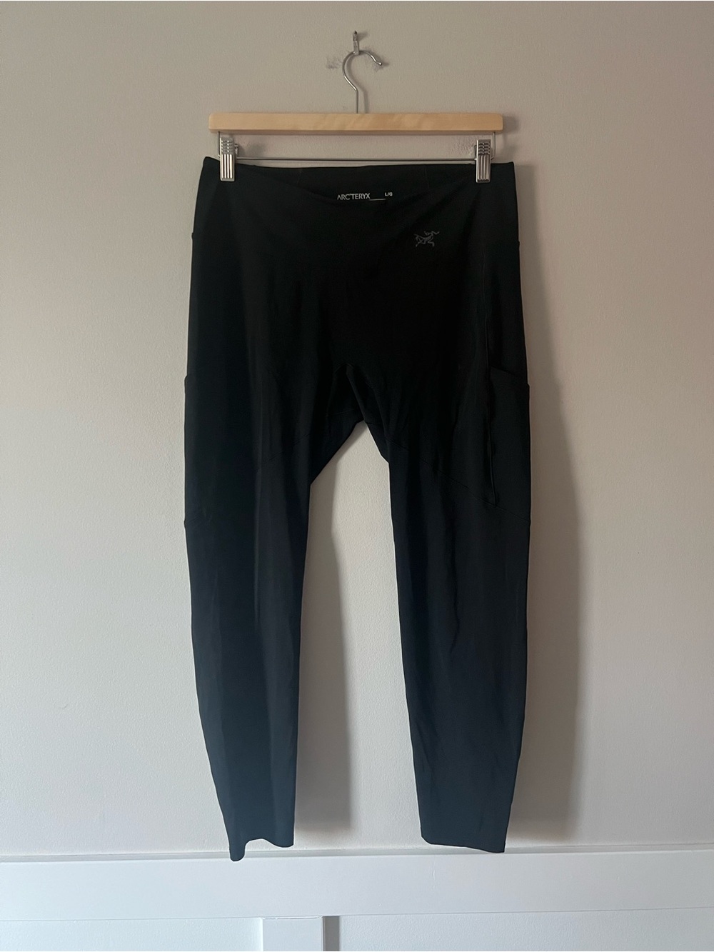 Arc’teryx Women’s Black High Rise Pocket Leggings Size Large L Hiking Running
